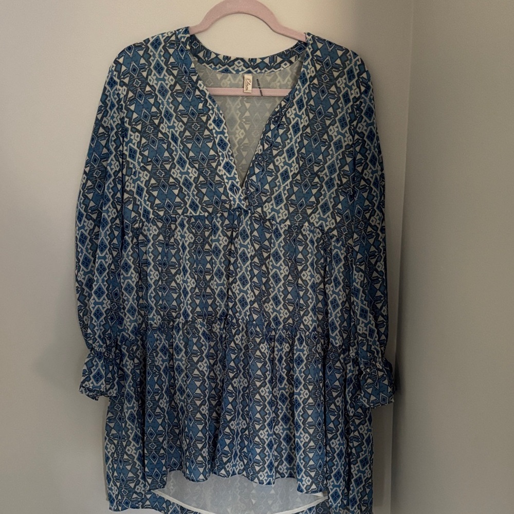 Elan Blue and White Geometric short flowy dress